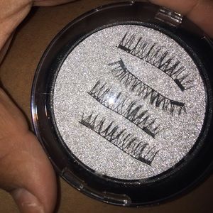 Magnetic eyelashes